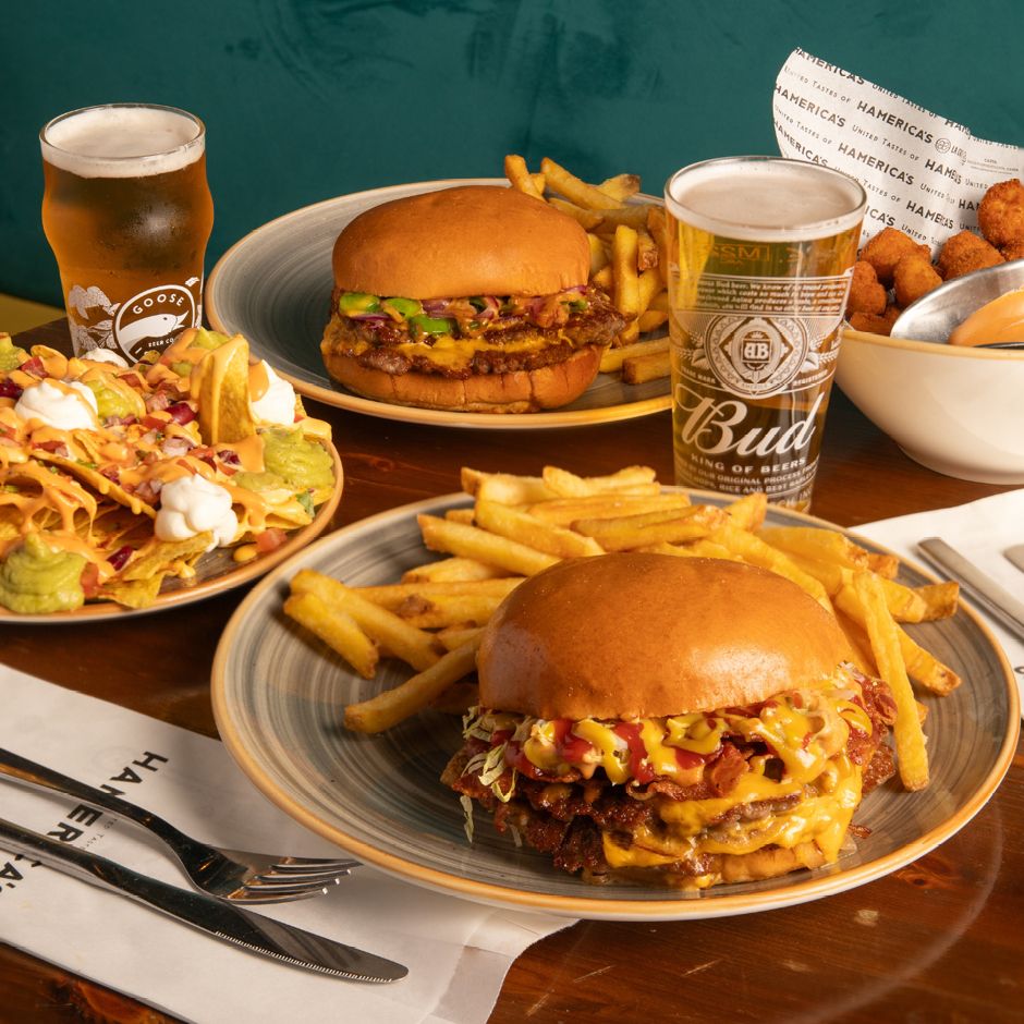 Hamerica's ristorante di cucina tipica americana specializzato in hamburger di vario tipo e patatine.